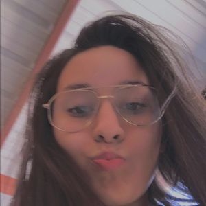 Meet your Posher, Alexia